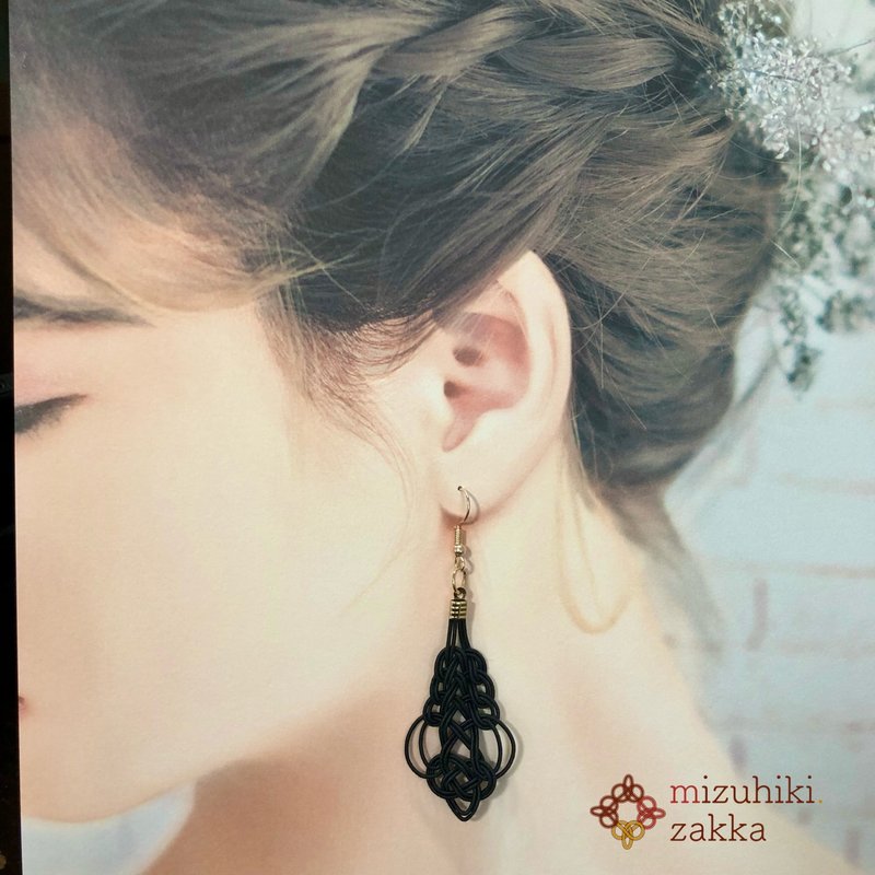 【日本传统】mizuhiki 叶片造型 链接缘分的水引 - 耳环/耳夹 - 纸 白色