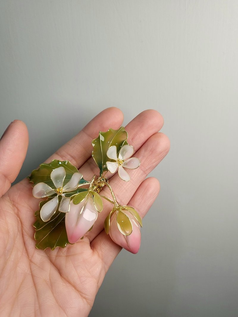 草莓。胸针。沾浸艺术花。饰物。生日礼物 - 胸针 - 树脂 