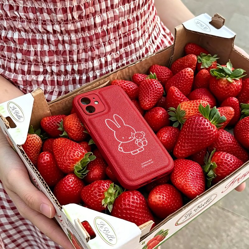 【Pinkoi x miffy】The Classic miffy红色PU皮款全包边手机壳 - 手机壳/手机套 - 其他材质 