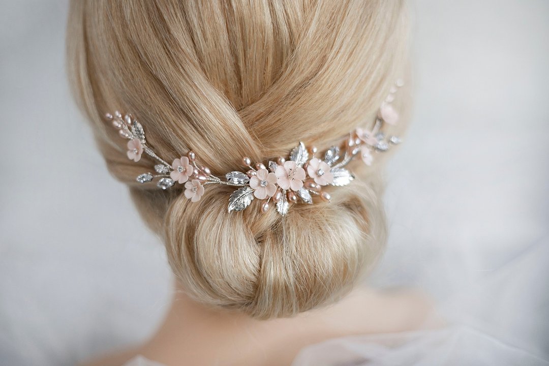 Blush pearl flower hair vine, Bridal back wreath and earrings, Boho wedding - 发饰 - 粘土 粉红色