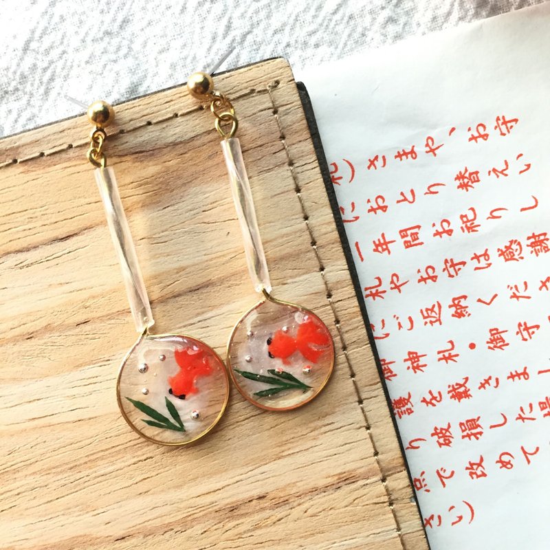 【捞金鱼】 金鱼耳环 干燥花 日式祭典 烟花  耳环 防敏耳针/耳夹 - 耳环/耳夹 - 树脂 红色