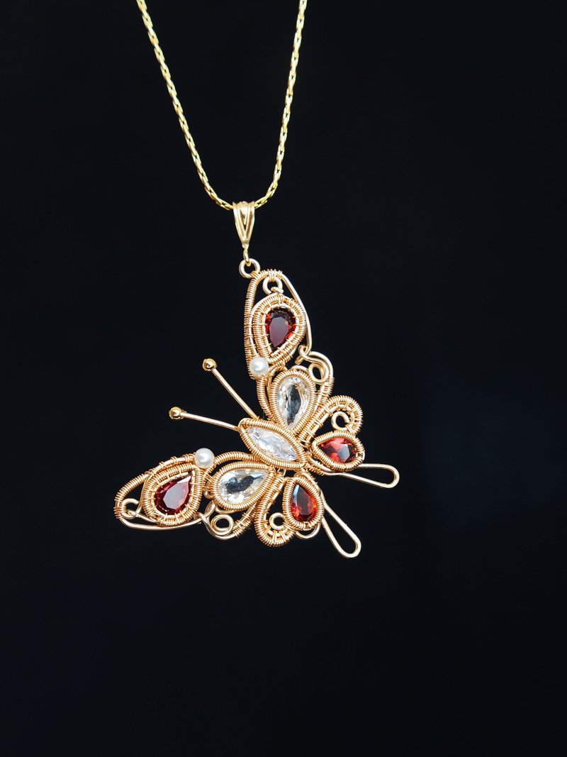 手工绕线蝴蝶项链/石榴石白水晶/14kGF/天然宝石蝴蝶吊坠/不褪色 - 项链 - 宝石 金色