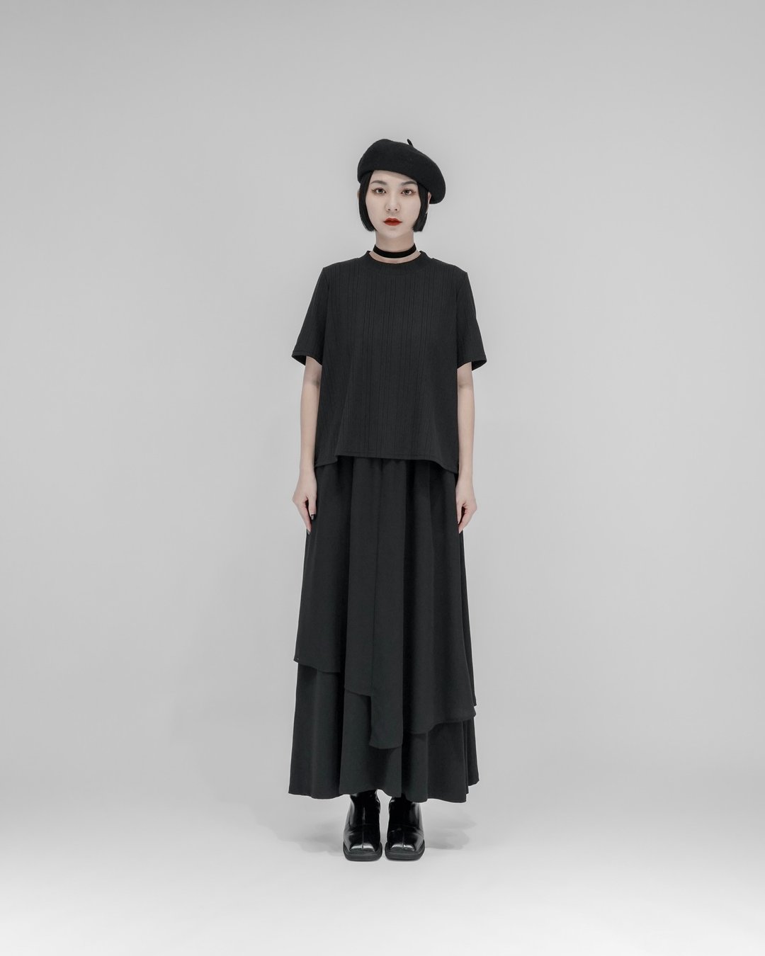 MUKK DESIGN 细坑条后开衩短袖上衣 - 女装上衣 - 聚酯纤维 黑色