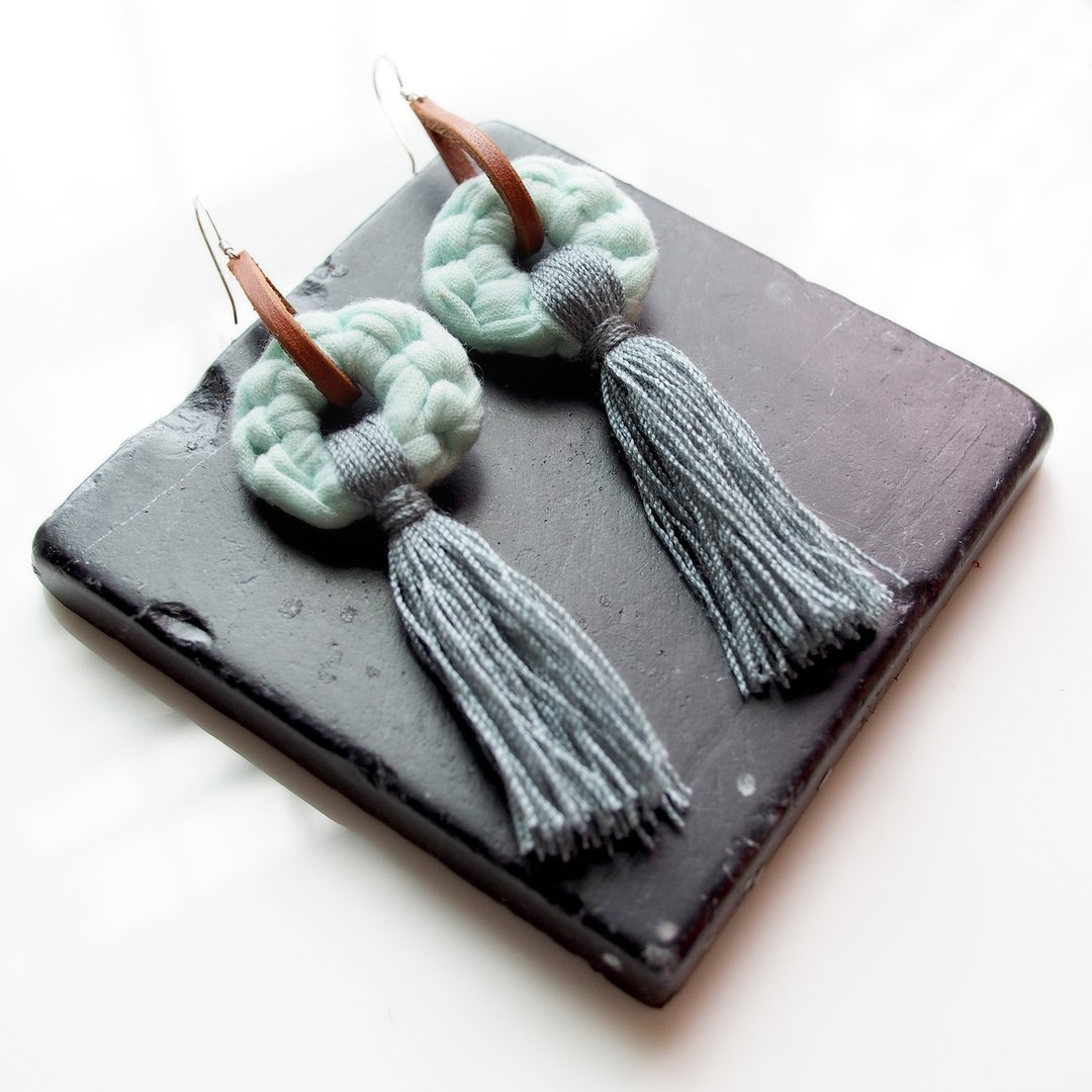 Handmade earring crochet circle shape mint green and tassel - 耳环/耳夹 - 其他材质 绿色