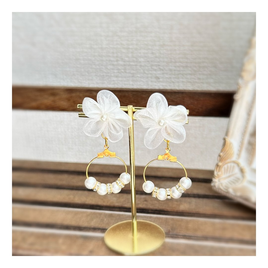 Princess earrings hoop flower - 耳环/耳夹 - 棉 白色