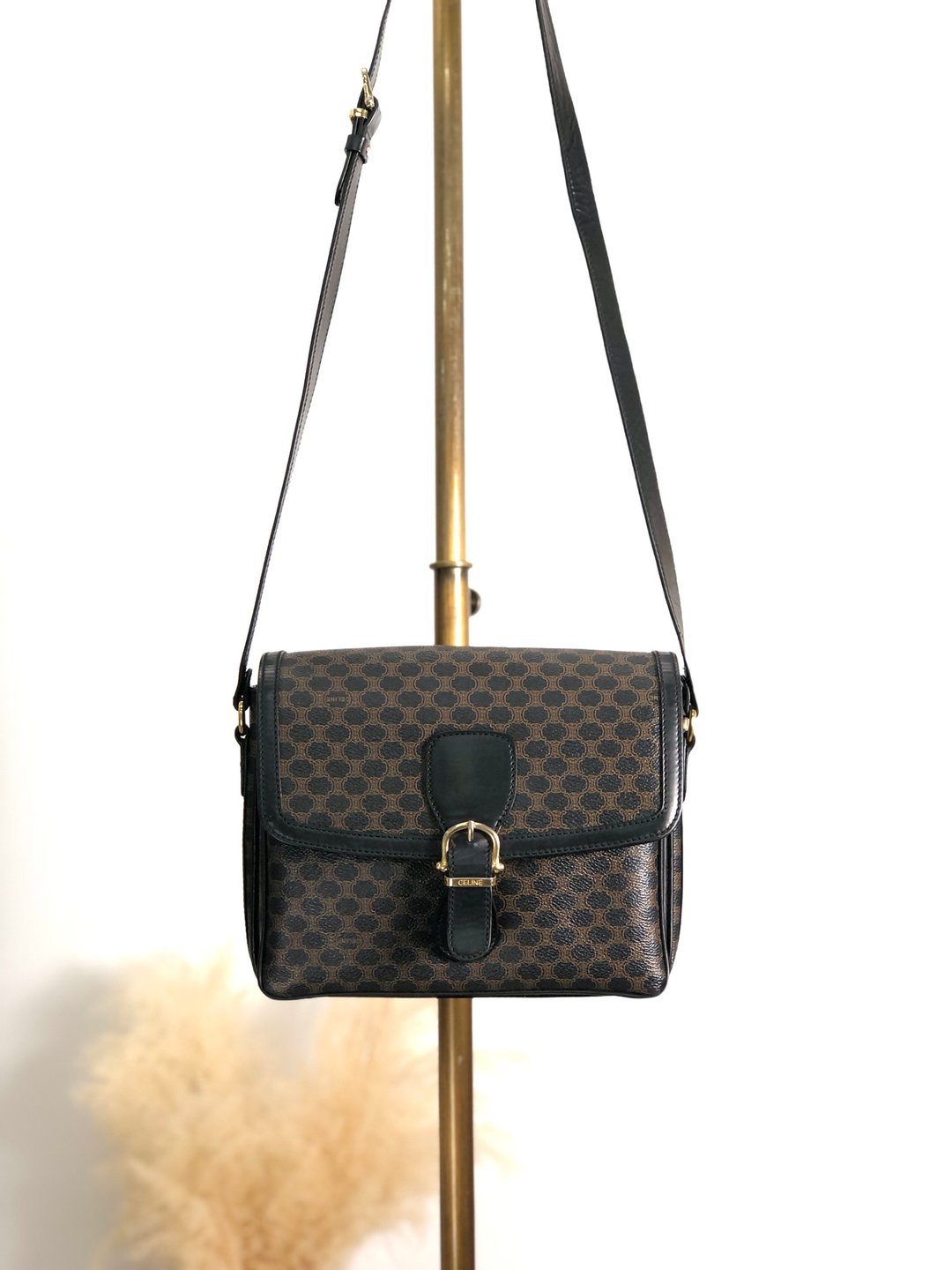 【 日本直送 名牌中古包 】CELINE 赛琳 马车LOGO 肩背包 黑色 前扣 PVC/皮革 vintage 5wzcdj - 侧背包/斜挎包 - 防水材质 黑色