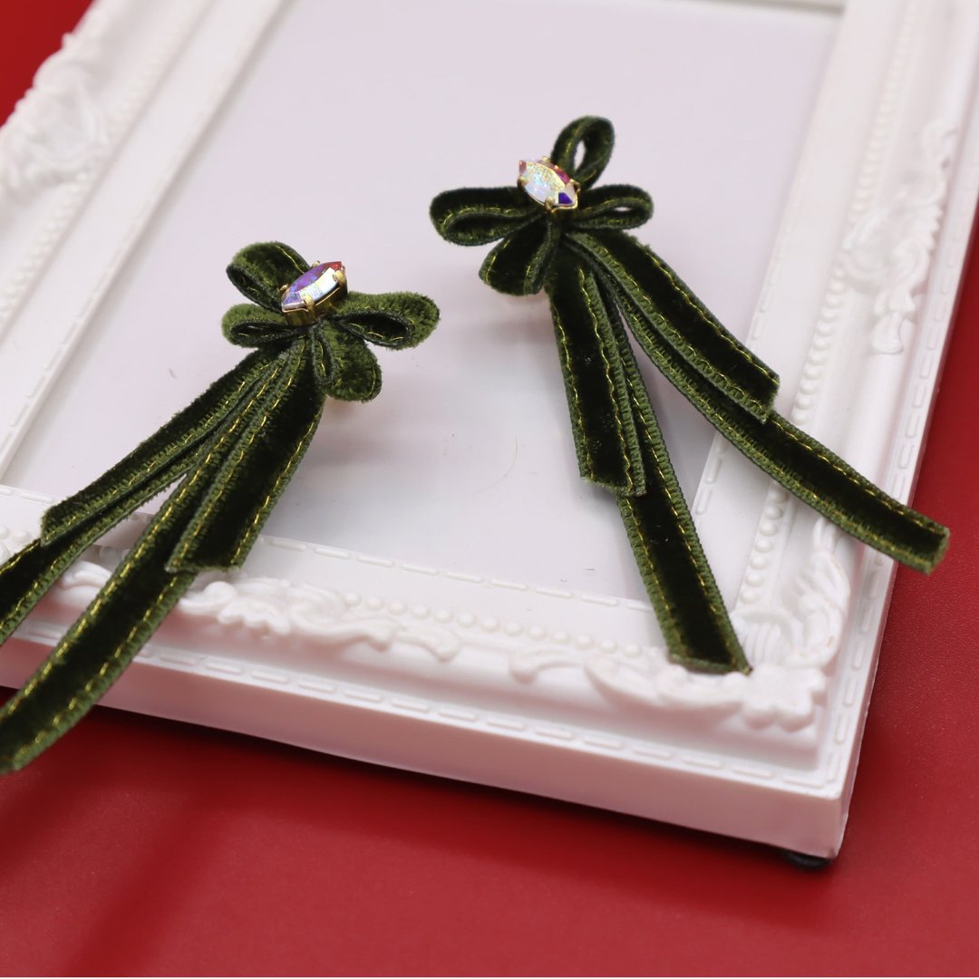 velvet ribbon_dark green - 耳环/耳夹 - 其他材质 绿色