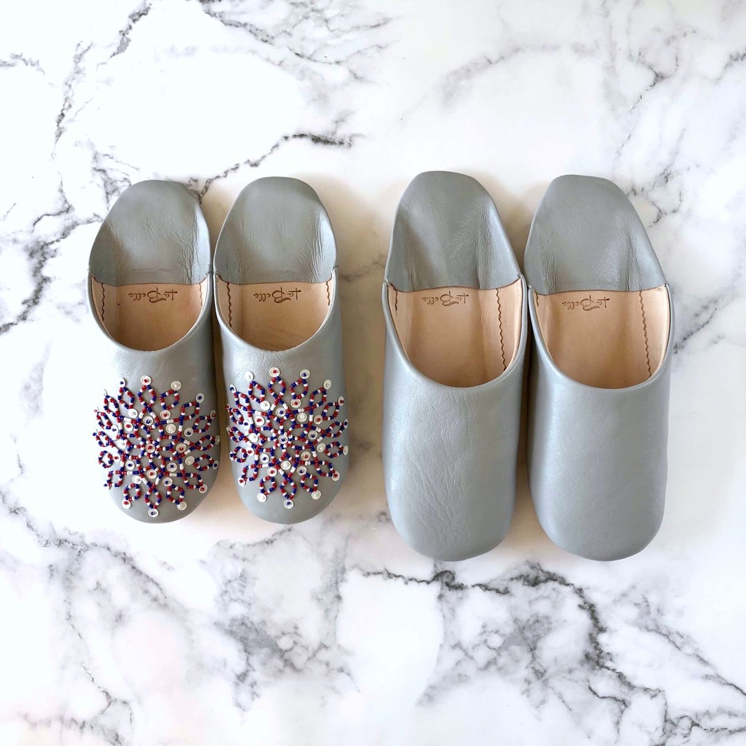Elegant hand-sewn embroidery Babouche (slippers) Noara tricolor and simple gray 2 pairs set - 室内拖鞋 - 真皮 灰色