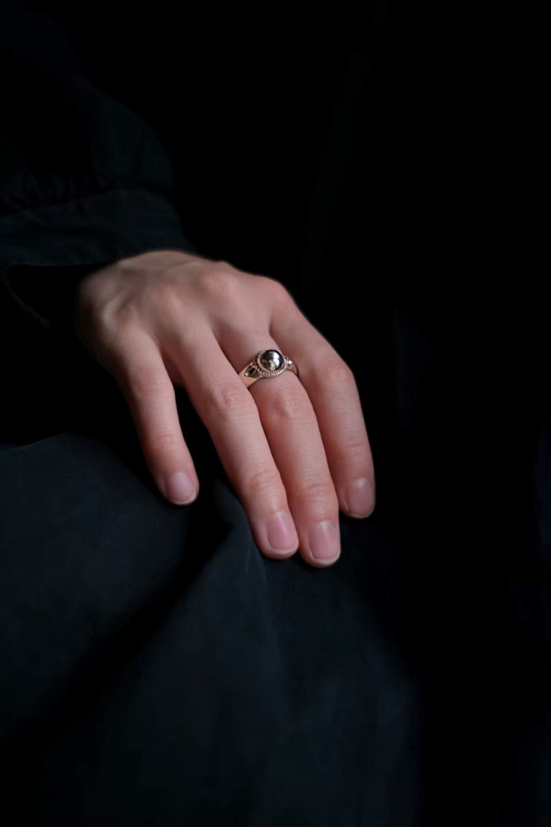 925纯银 圆石刻纹 篓空戒指 / 月神黛安娜 Diana - 戒指 - 纯银 