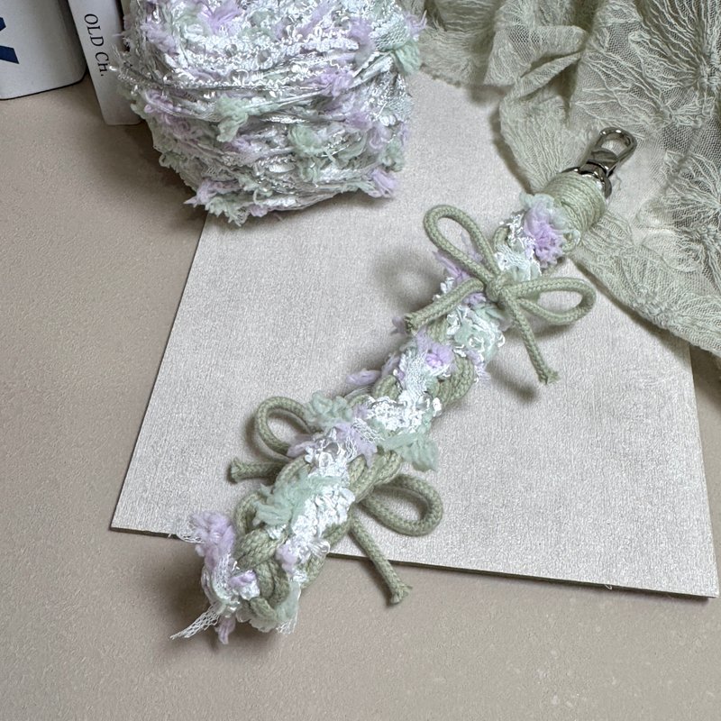 MUMU 芋泥饼干蝴蝶结手混线编织手机挂绳 附赠一片手机透明垫片 - 挂绳/吊绳 - 棉．麻 