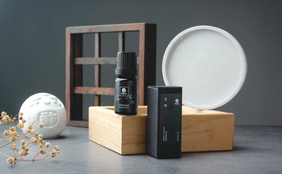 【单方精油】艾草精油10ml 天然/扩香/按摩/保养 - 香薰/精油/线香 - 精油 咖啡色