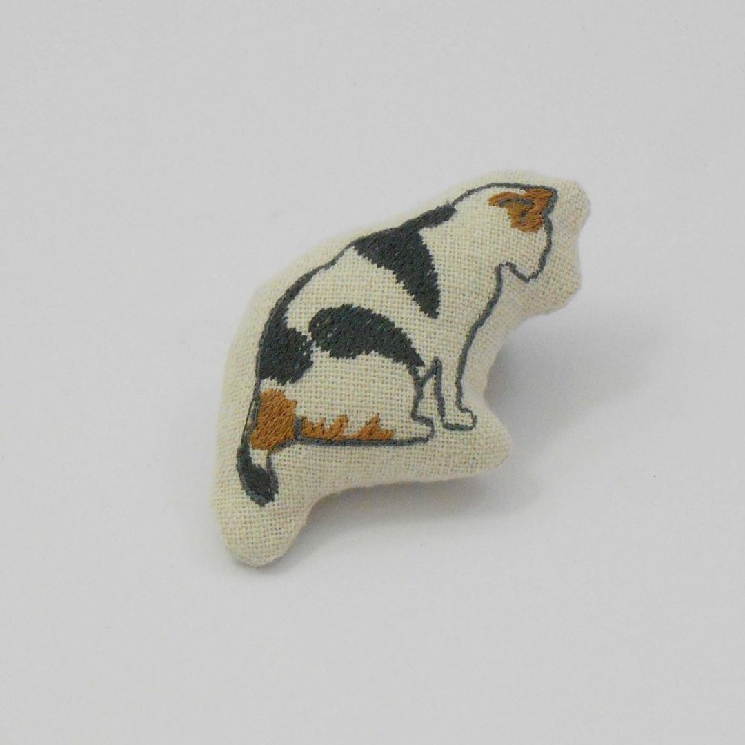 刺绣  猫猫别针07-三花猫02 - 胸针 - 棉 白色