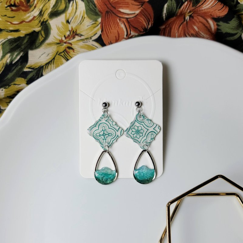 窗花叙事 海棠玻璃 翡翠 花砖 手绘热缩片 耳环 - 耳环/耳夹 - 不锈钢 