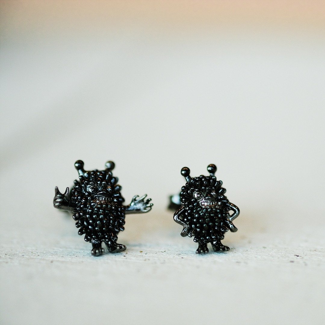 Stinky Earrings - Silver 925 plated with Black - 耳环/耳夹 - 其他金属 黑色