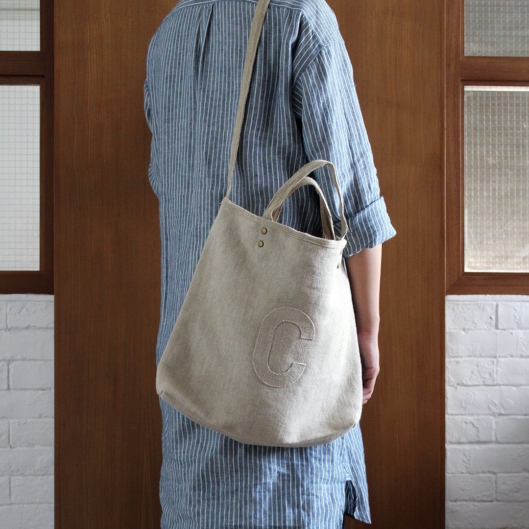 Linen AlphaBAG 粗棉麻侧背手提两用布包 专属字母 - 侧背包/斜挎包 - 棉 