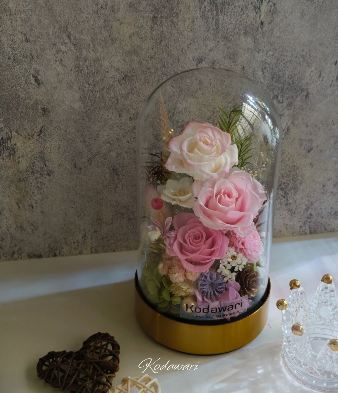 永生花玻璃罩。花盅 (金底) 祝贺花礼 生日。情人节礼物.谢师。毕业 - 干燥花/捧花 - 植物．花 
