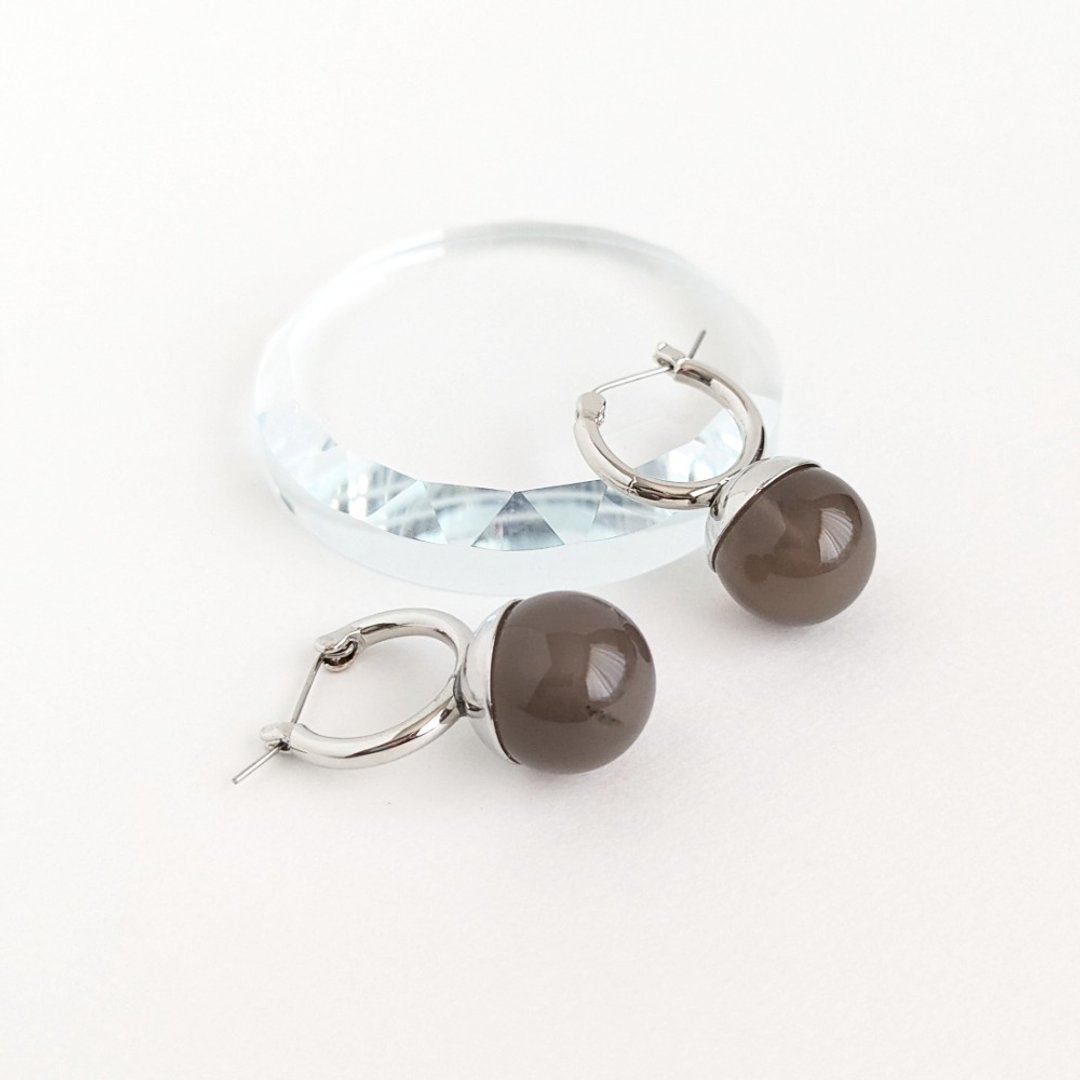 Pinkoi 代购 - SUS316 耳环 [Gray onyx ball/Silver] 灰色缟玛瑙 天然石 医疗级不锈钢 缟玛瑙 - 耳环/耳夹 - 宝石 灰色