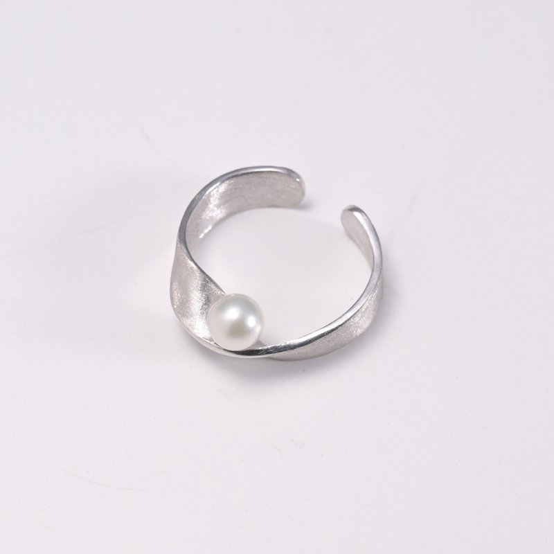 Infinity 耳夹一只耳朵银色 - 耳环/耳夹 - 其他金属 银色