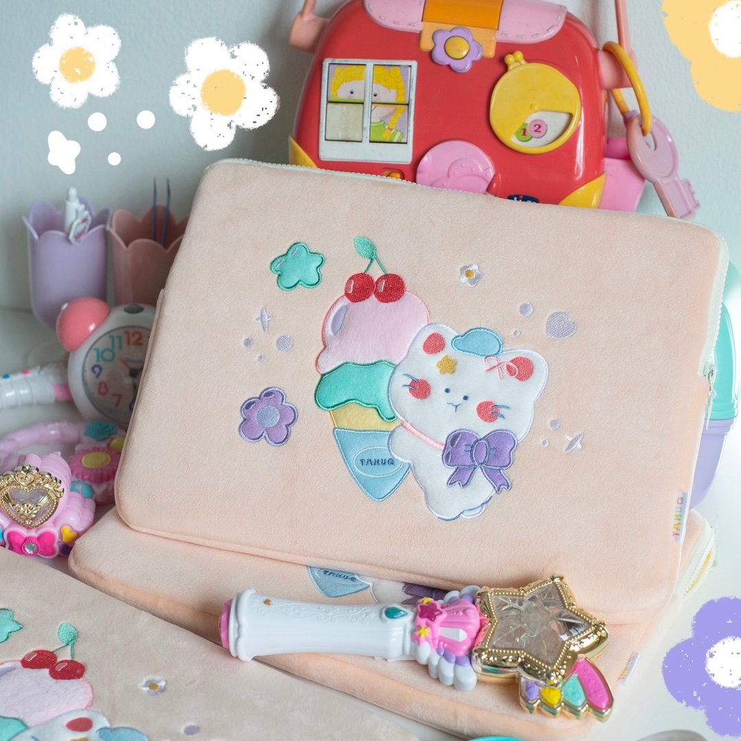 Whipped Cream iPad Pouch | Laptop Bag | Tablet Sleeve | Laptop Sleeve 13 inches - 电脑包 - 绣线 粉红色