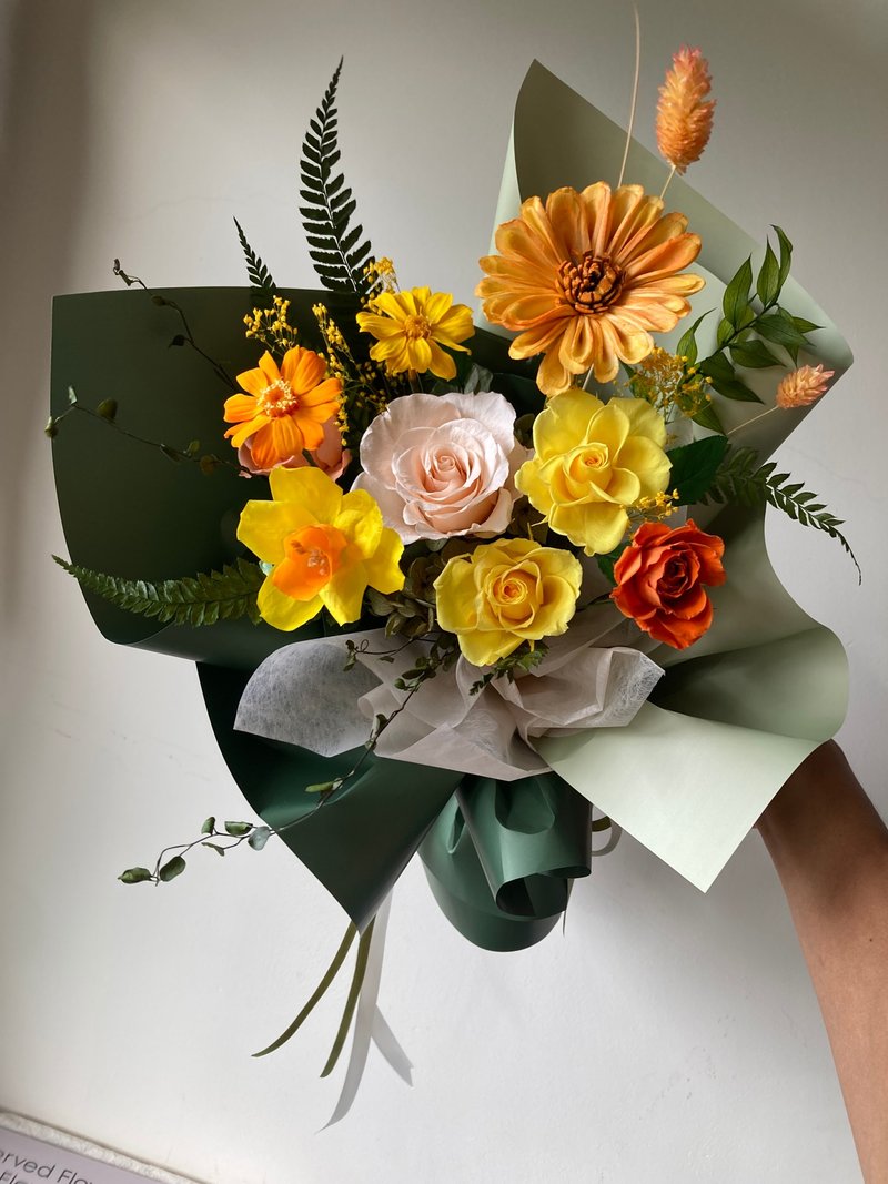 黄色系永生玫瑰花束。韩系空气感 水仙花 情人节花束 古典花束 - 干燥花/捧花 - 植物．花 橘色