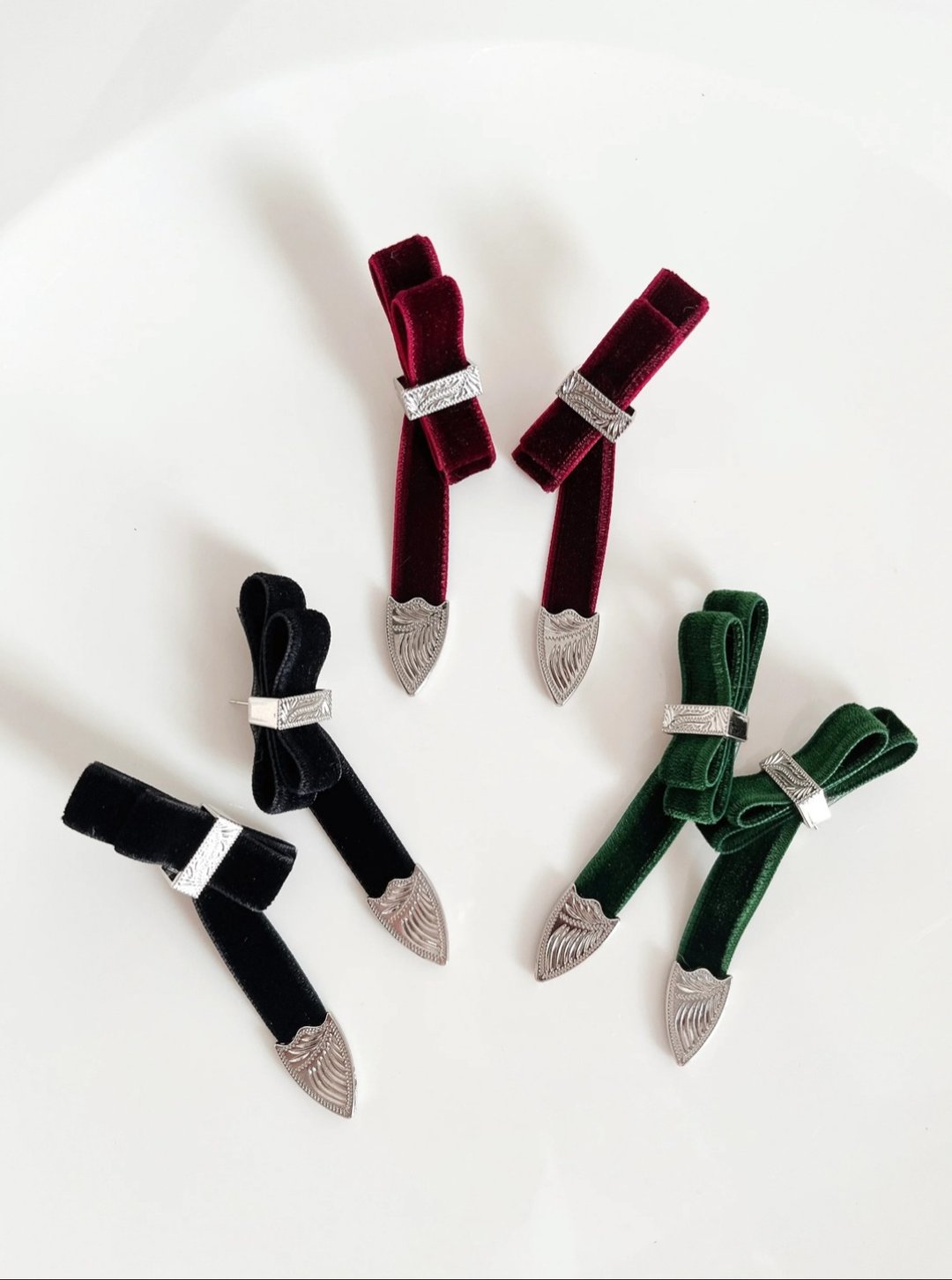 Velvet ribbon ear accessory 缎带 丝绒 丝绒 婚礼 洋装 受邀 鲜红 翠绿 墨黑 - 耳环/耳夹 - 其他人造纤维 黑色