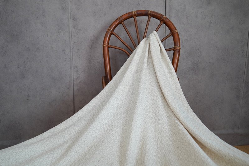 纯净无染#140//舒柔灰麻浮凸框纹披肩•围巾 - 围巾/披肩 - 棉．麻 白色