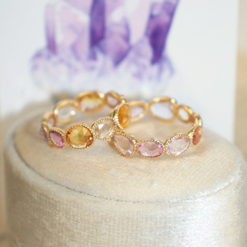 【春神花环】18K 玫瑰车工随形彩色蓝宝石永恒戒 彩色刚玉戒指 - 戒指 - 贵金属 金色