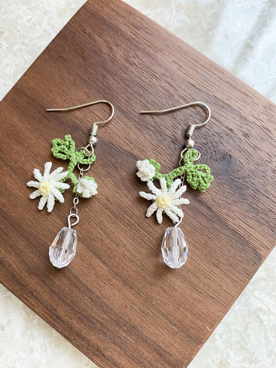 小巧手工编织小白花耳环 Crochet earrings 耳针 耳鈎 耳环 钩花 - 耳环/耳夹 - 绣线 白色