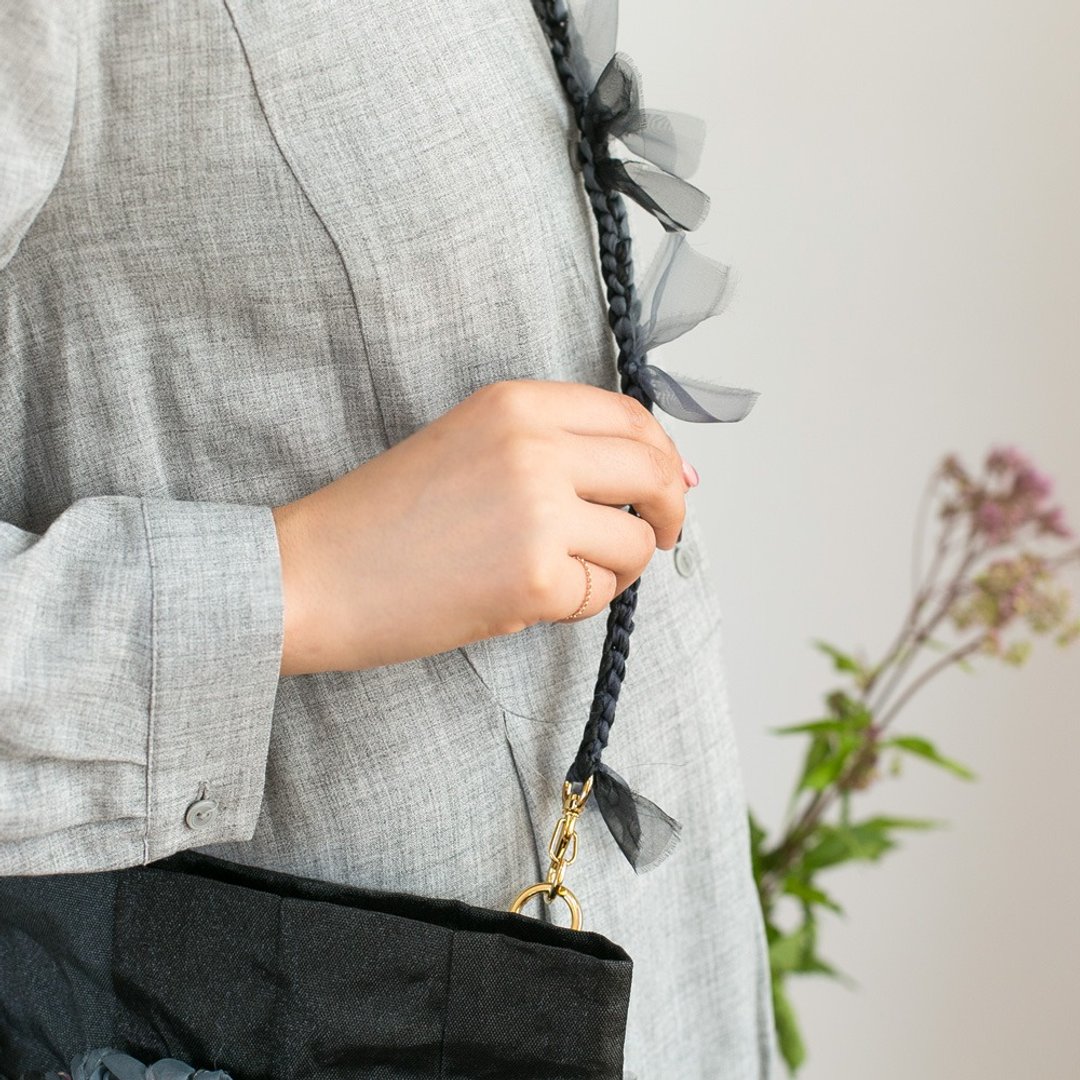 Blooming strap | Blooming clutch pochette - 侧背包/斜挎包 - 其他人造纤维 多色