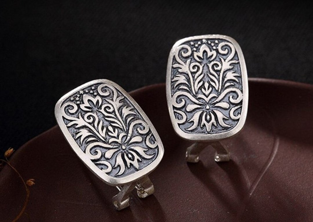 Real S 990 Fine Silver Jewelry Women Handmade Totem Pattern Studs Earrings - 耳环/耳夹 - 纯银 银色