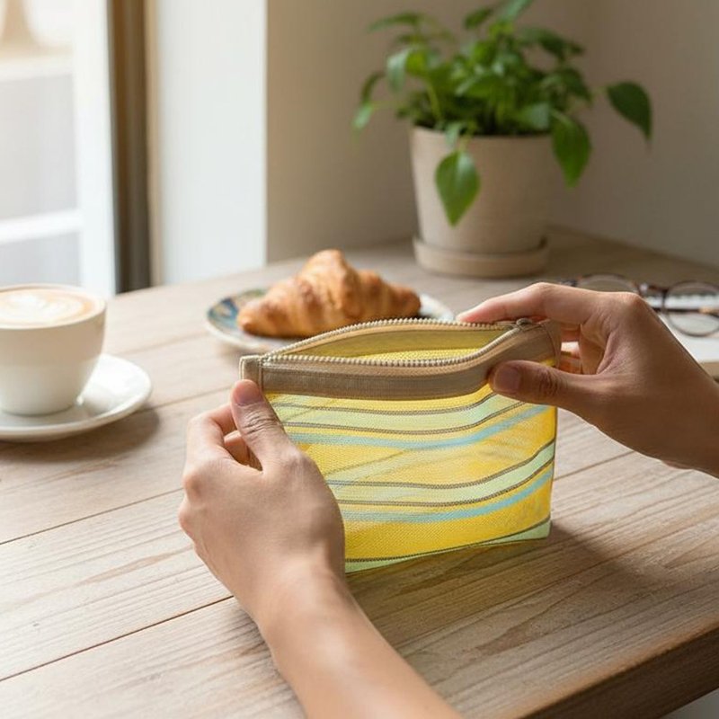 台湾LV－三角拉链包 - 化妆包/杂物包 - 尼龙 黄色