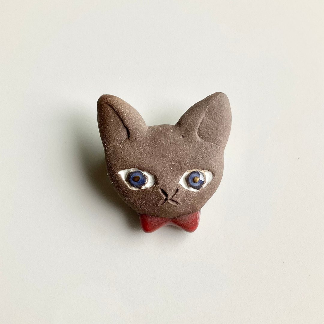 陶制胸针 贤治之猫 - 胸针 - 陶 咖啡色