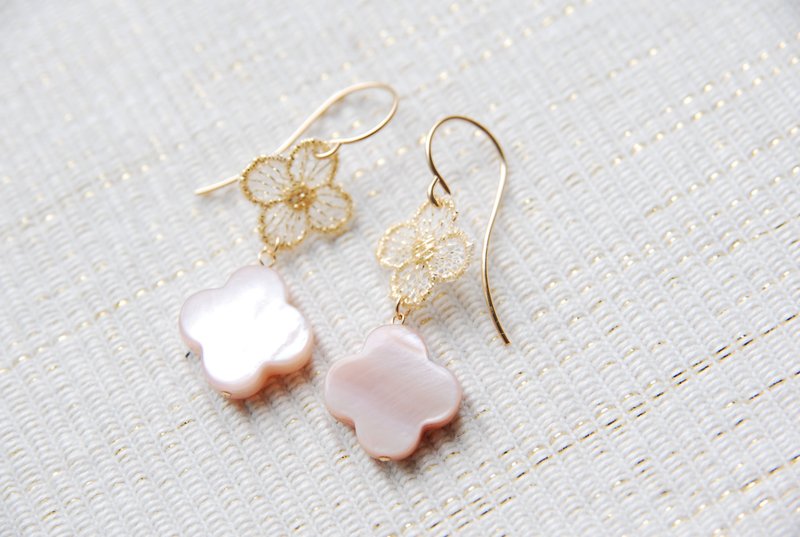 New color lace and shell flower earrings pink (14kgf) - 耳环/耳夹 - 宝石 粉红色