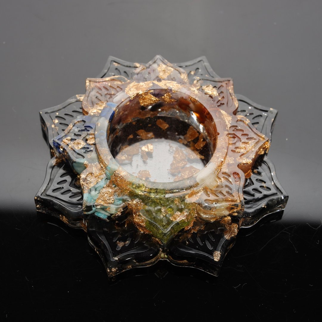 【定制化礼物】神秘莲花七脉轮奥刚烛台可放水晶球Orgonite彩虹 - 摆饰 - 半宝石 多色