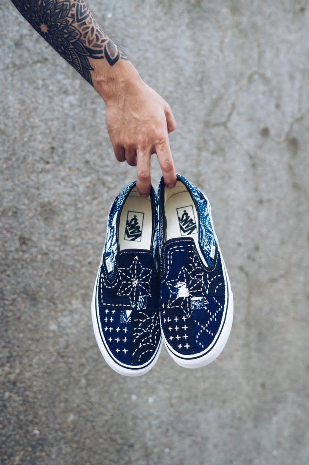 蓝染刺绣拼布Vans Slip On - 男款休闲鞋 - 棉．麻 
