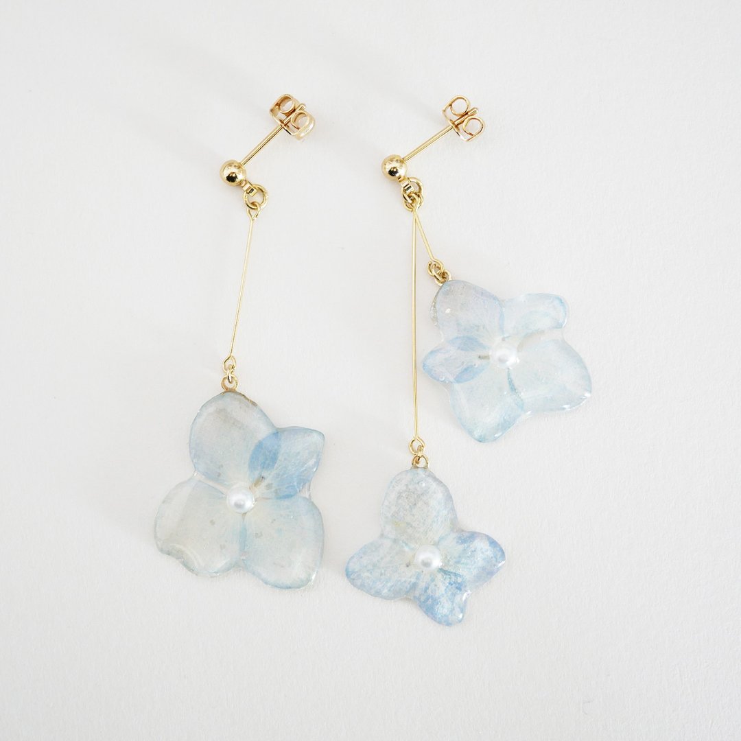 Real hydrangea flower earrings - 耳环/耳夹 - 树脂 蓝色