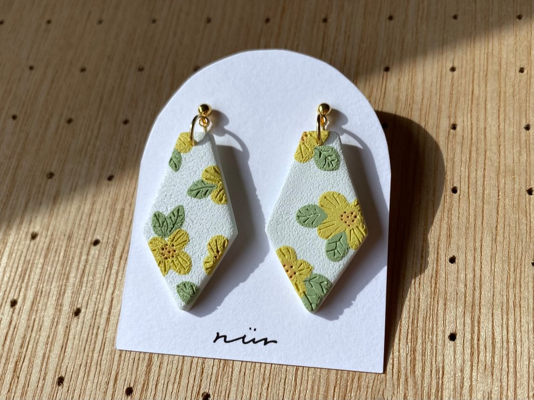 在线课程 + 手作材料包【野地的花 - 油菜花 (初雪白) 】 - 金工/饰品 - 粘土 白色