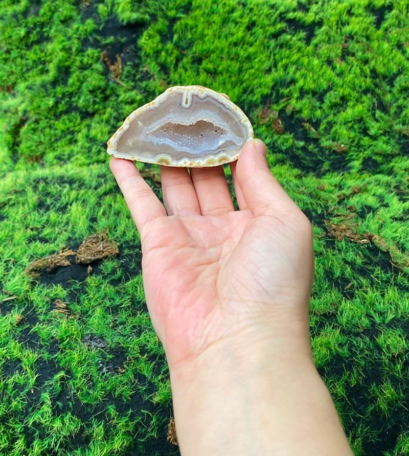 天然玛瑙招财晶洞 财运水晶 避邪 风水摆件 快速出货 入厝送礼 - 摆饰 - 水晶 多色