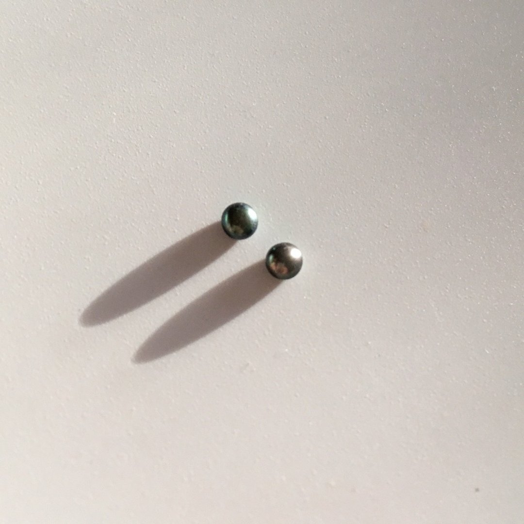 3mm Black Pearl Stud Earrings 浑圆黑珍珠耳环 - 耳环/耳夹 - 珍珠 黑色