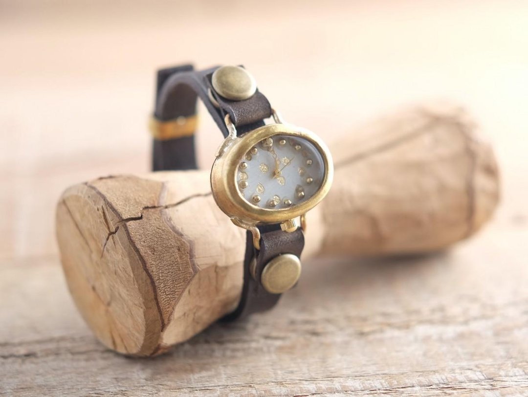 [Make-to-order production] watch of the round fluctuation O dot white Y002 - 女表 - 其他金属 金色