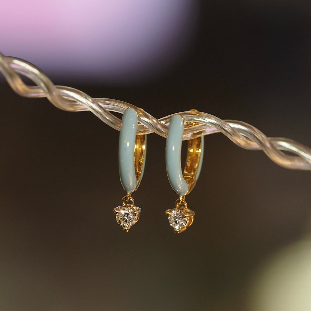 18K金婴儿蓝珐琅圈耳环18K Gold Baby Blue Enamel Hoop Ea - 耳环/耳夹 - 贵金属 