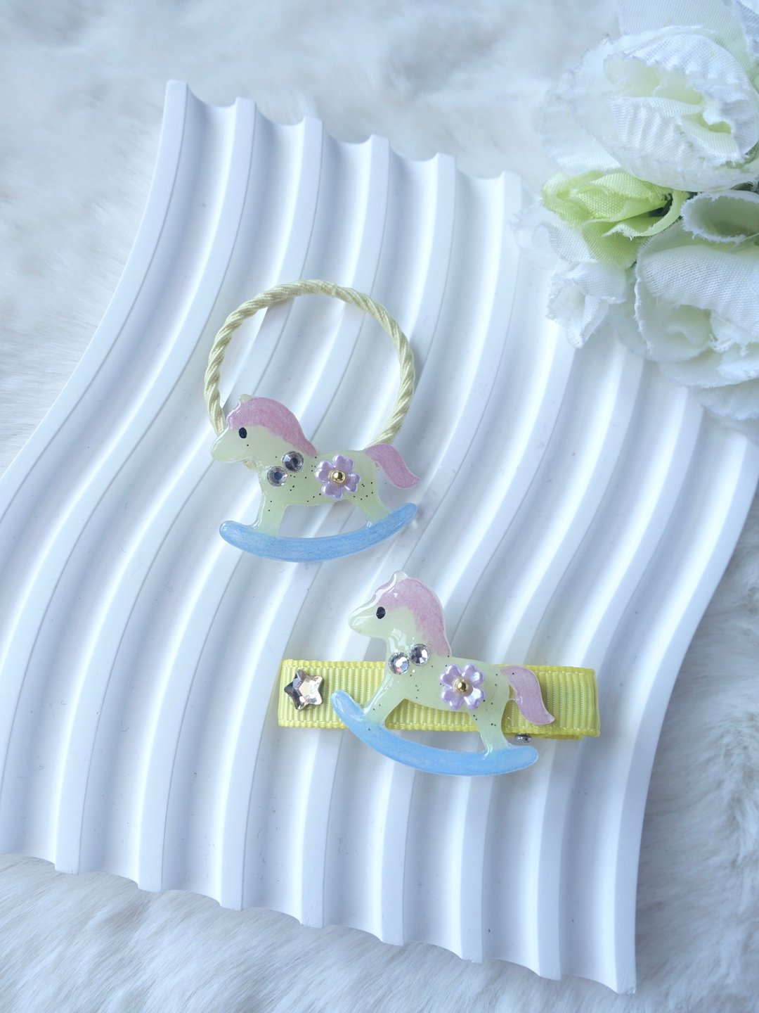 手绘木马发饰 发圈发夹 热缩片滴胶 UV Resin hair accessories - 发饰 - 其他材质 