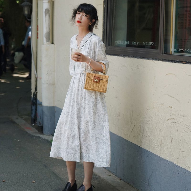 白色植物印花收腰连衣裙|洋装|夏款|棉|Sora-759 - 洋装/连衣裙 - 棉．麻 白色
