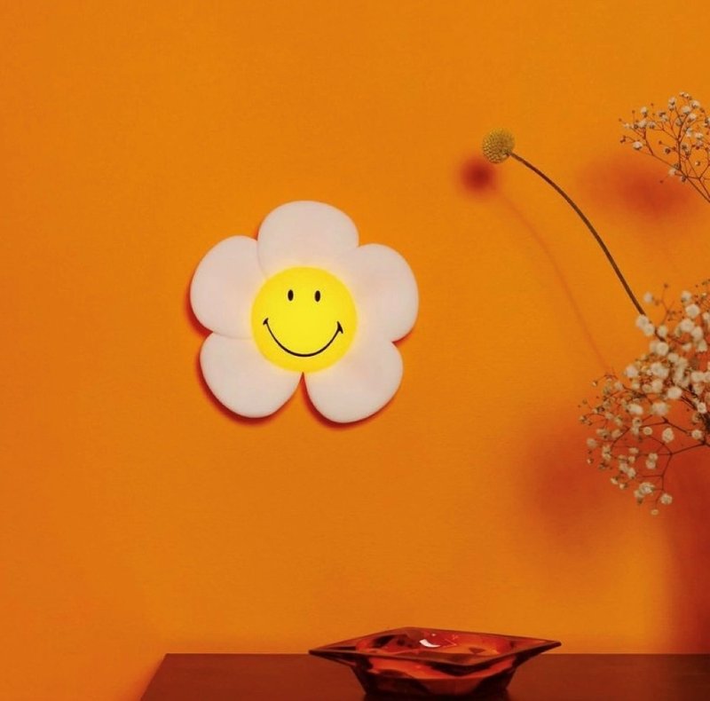 【居家摆饰】Smiley Daisy Day Light 微笑雏菊壁灯小夜灯 - 灯具/灯饰 - 硅胶 