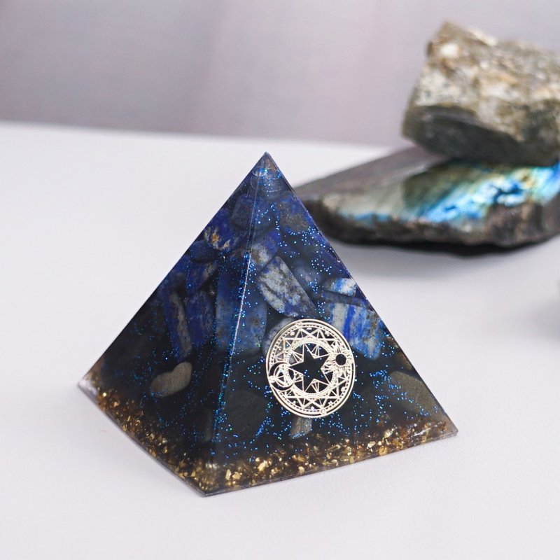预订【青金石、金曜石】奥根水晶能量金字塔Orgonite 6x6 cm - 摆饰 - 水晶 多色
