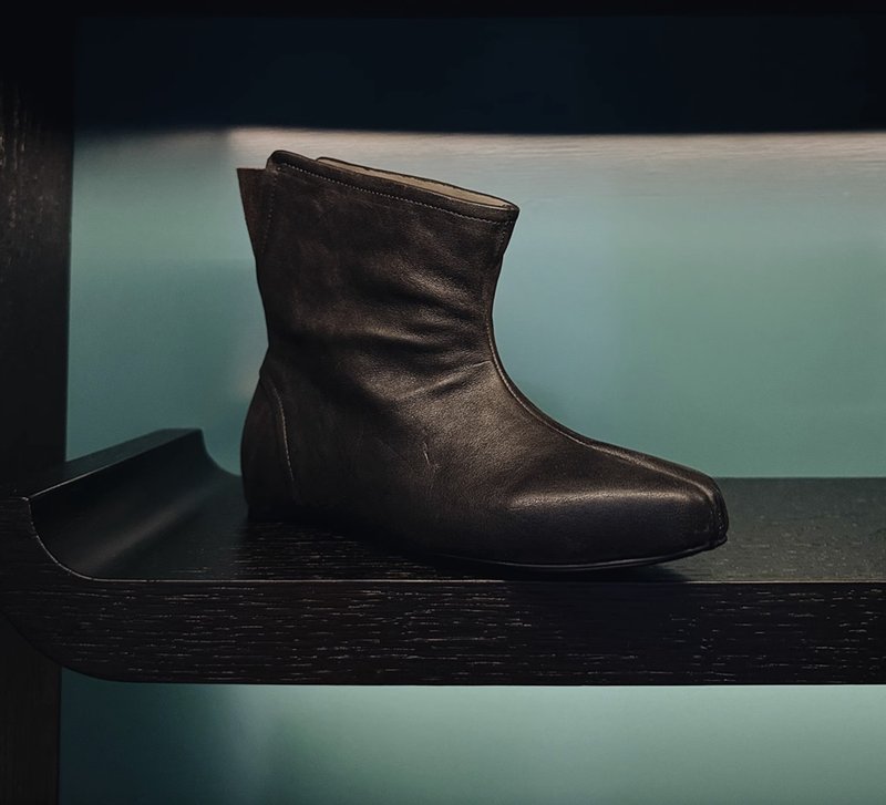 寬筒做旧牛皮 内增高分趾短靴 忍者靴 手工製 - 女款短靴 - 真皮 黑色