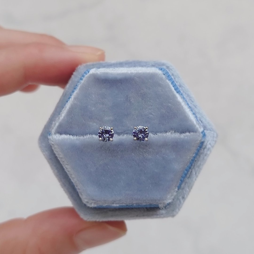 限量现货 - 天然蓝宝石 靛蓝色 经典四爪镶 纯 18K 白金耳钉 - 耳环/耳夹 - 宝石 蓝色