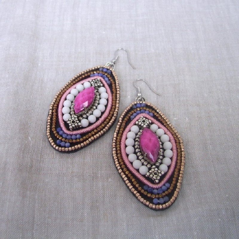 [Beads embroidery] Ethnic-style pierced red purple color - 耳环/耳夹 - 其他材质 红色