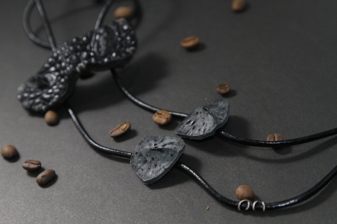 鳄鱼之顶波洛领带 (Bolo Tie) - 项链 - 真皮 黑色