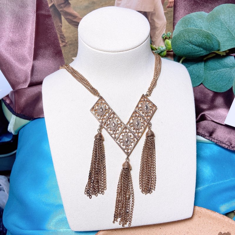 【西洋古董饰品】Sarah cov V型雅致篓空三层流苏垂坠雕花 项链 - 项链 - 贵金属 金色